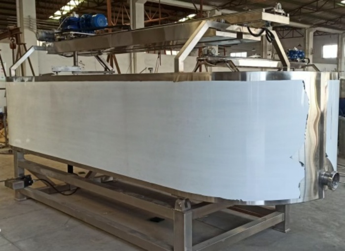 公司新增奶酪制作設備—不銹鋼奶酪槽、奶油摔打機